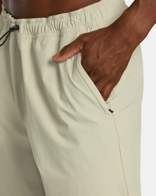 SPECTRUM TECH SHORT UTILITY SHORTS