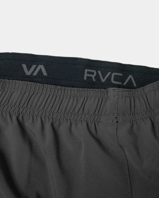 YOGGER STRETCH 17" ATHLETIC SHORTS