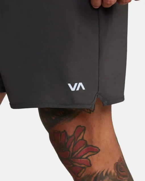 YOGGER STRETCH 17" ATHLETIC SHORTS