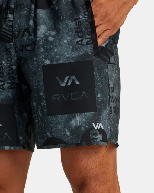 YOGGER STRETCH 17" ATHLETIC SHORTS