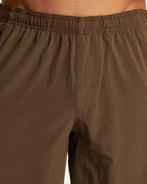 YOGGER STRETCH 17" ATHLETIC SHORTS