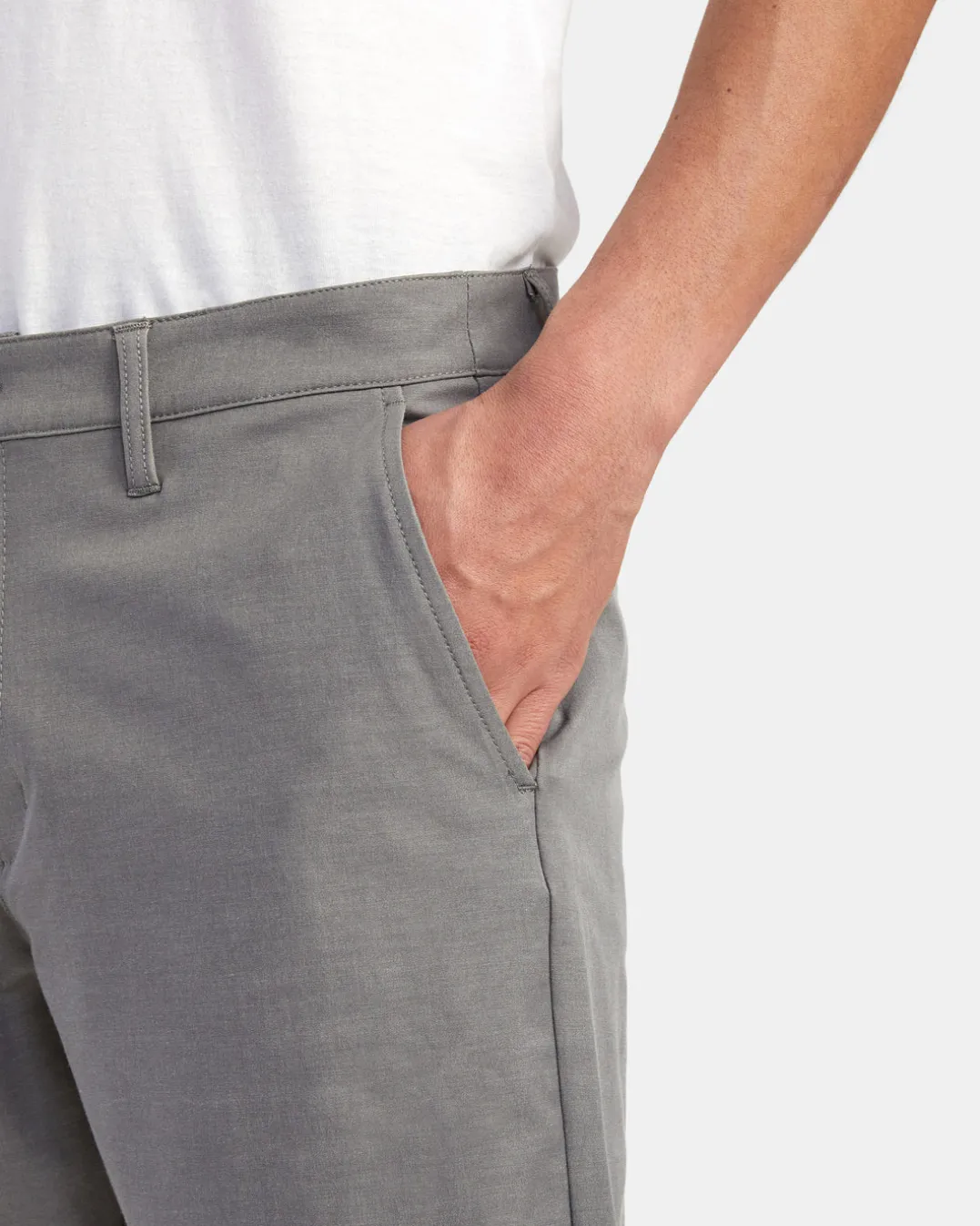 BACK IN HYBRID 19" SHORTS