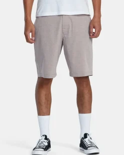 BALANCE HYBRID 20" SHORTS