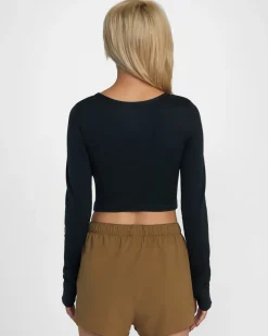 ESSENTIAL LONG SLEEVE CROPPED TEE