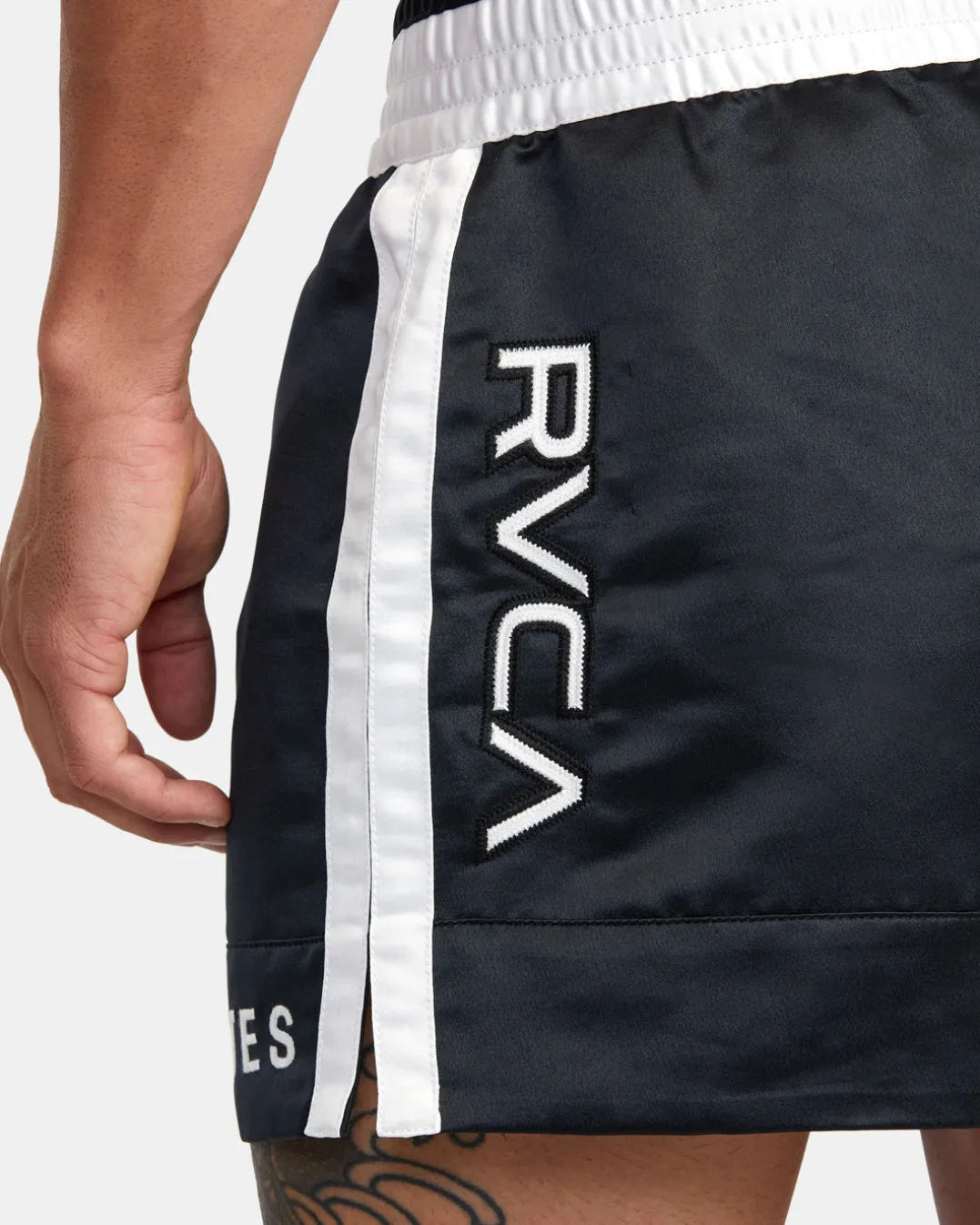 RVCA 15" MUAY THAI BOXING SHORTS