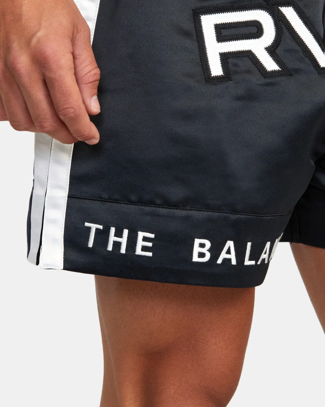 RVCA 15" MUAY THAI BOXING SHORTS