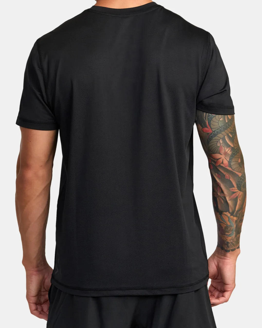 RVCA RUNNER TECHNICAL SHORT SLEEVE TOP