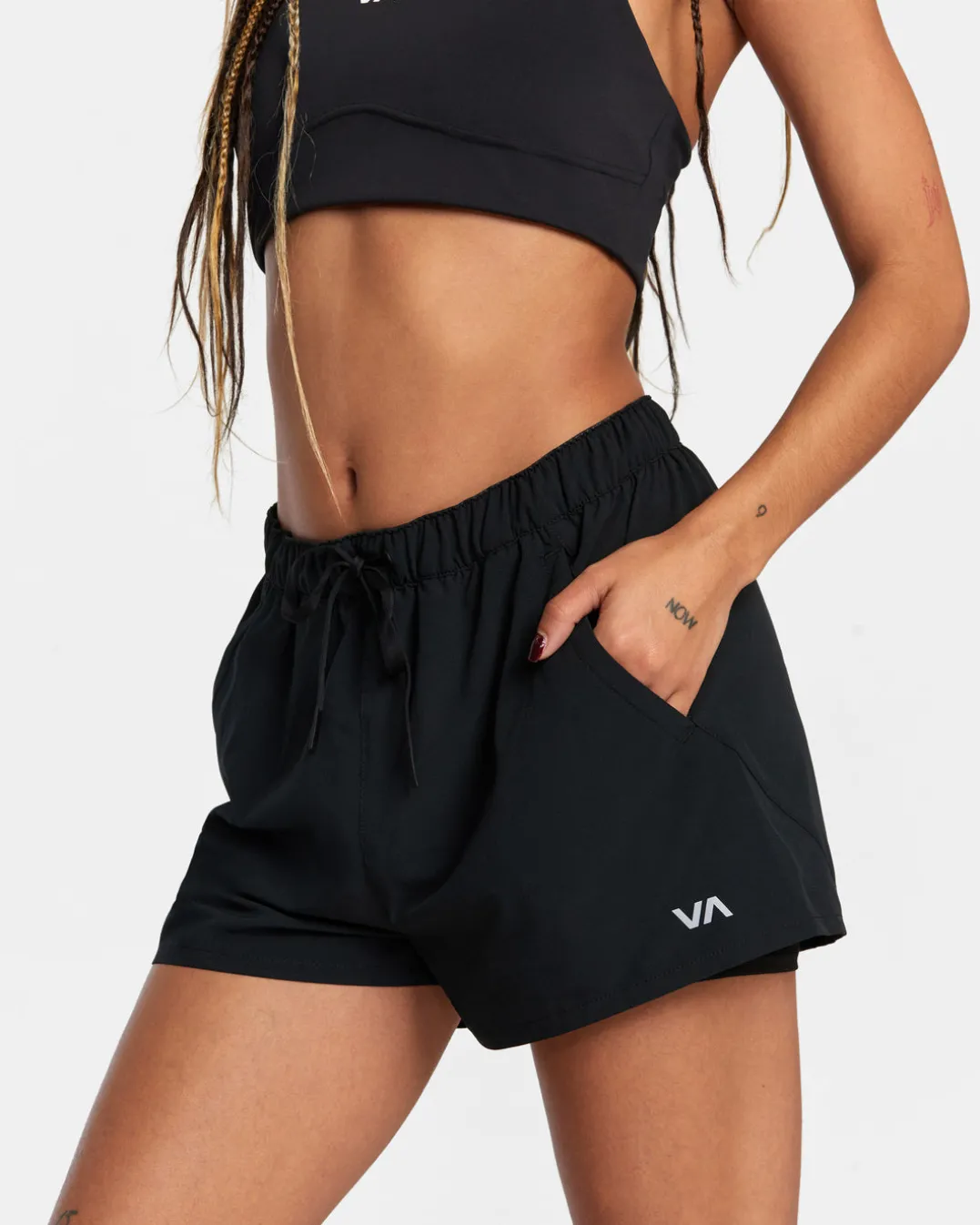 VA ESSENTIAL MID-RISE YOGGER X TECHNICAL TRAINING SHORTS