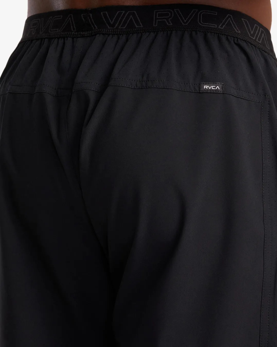 YOGGER PLUS 18" SHORTS