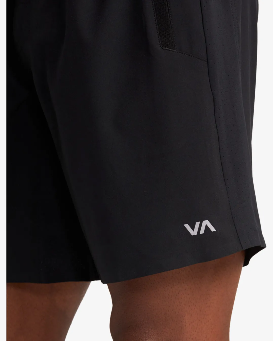 YOGGER PLUS 18" SHORTS
